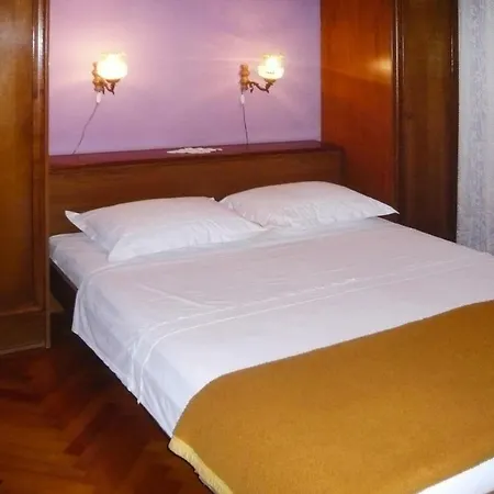 Mara - Cin10006-dya Nyaraló Korčula